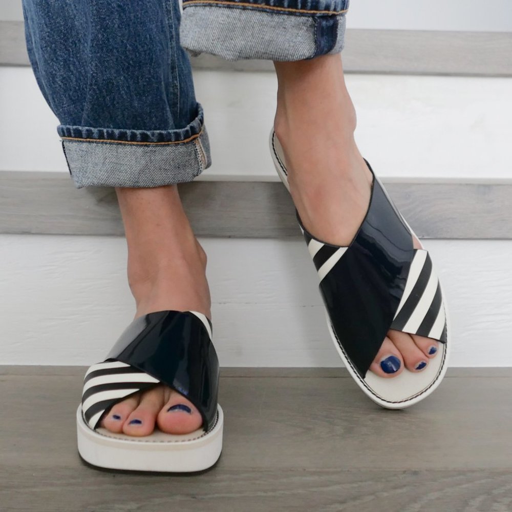 Flamingos Sandals - Picture 1 of 6